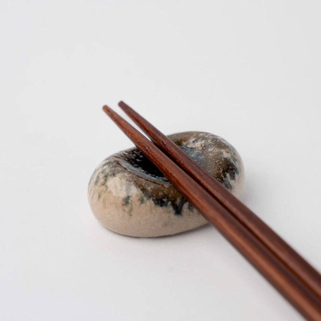 Suporte para Chopsticks, cerâmica feita à mão, forma de seixo, 4,5 cm - Made in Japan - 8594197827646