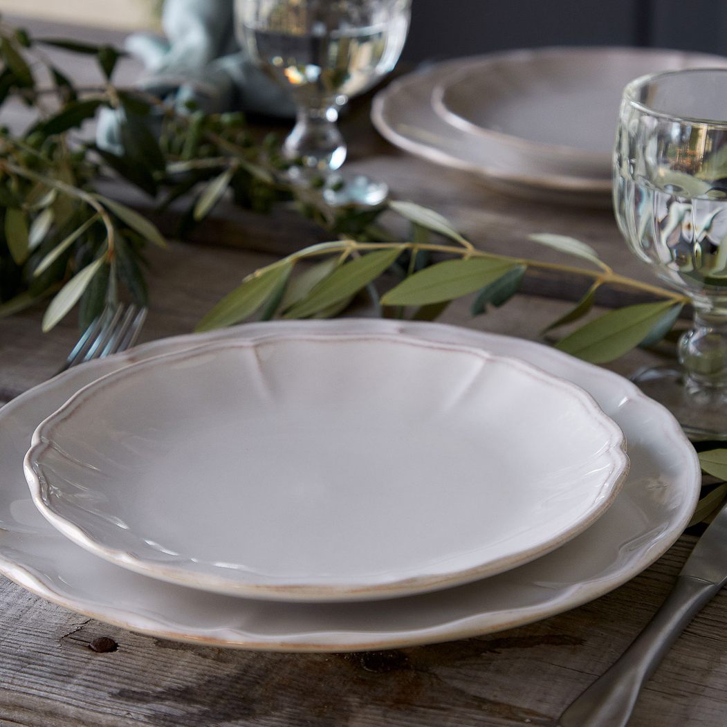 Prato raso Alentejo 27cm, grés branco com rebordos ondulados pintados à mão - Costa Nova - 5606739930103