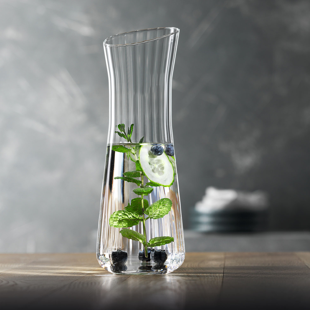 Lifestyle 1L Carafe in crystal glass - Modern diamond shape with linear decoration - Spiegelau - 4003322293262
