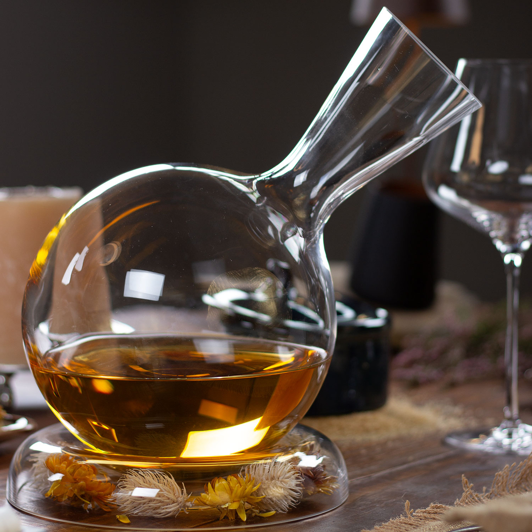 Decanter Earth Vulkanos 750ml em vidro cristalino, forma esférica e base anelar - Stölzle Lausitz - 4012632109033