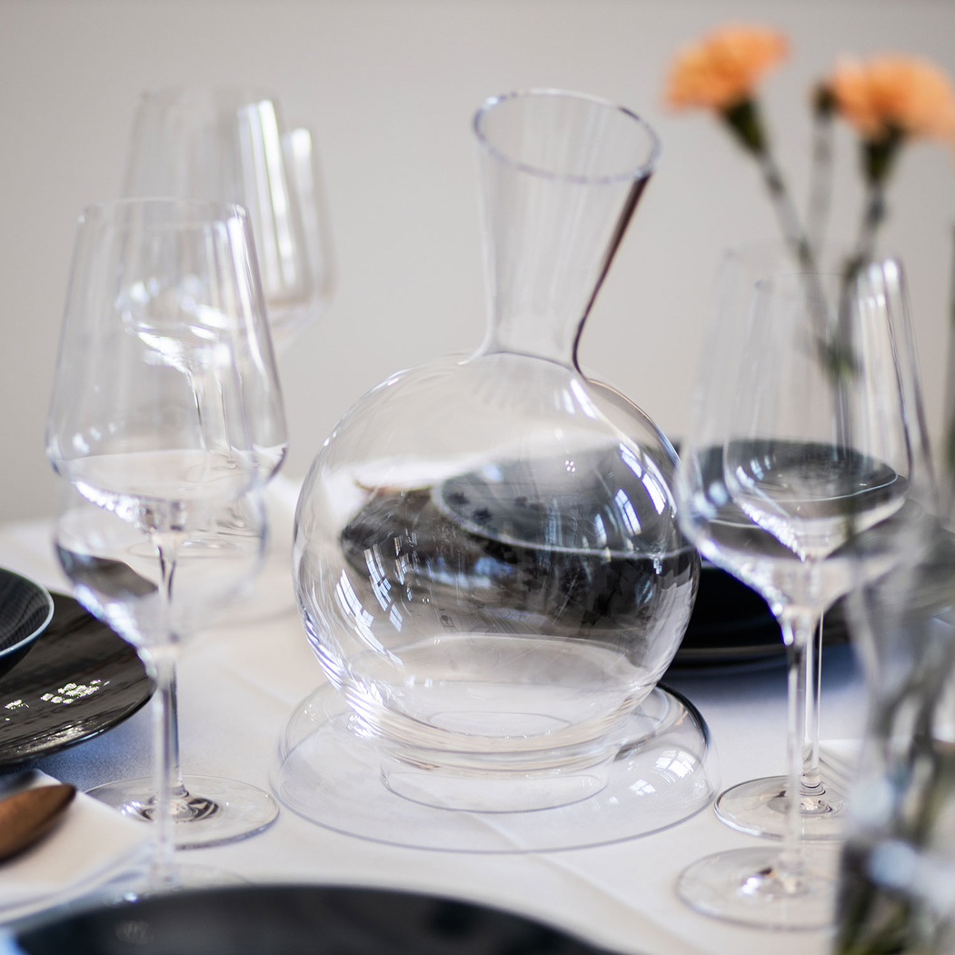 Decanter Earth Vulkanos 750ml em vidro cristalino, forma esférica e base anelar - Stölzle Lausitz - 4012632109033